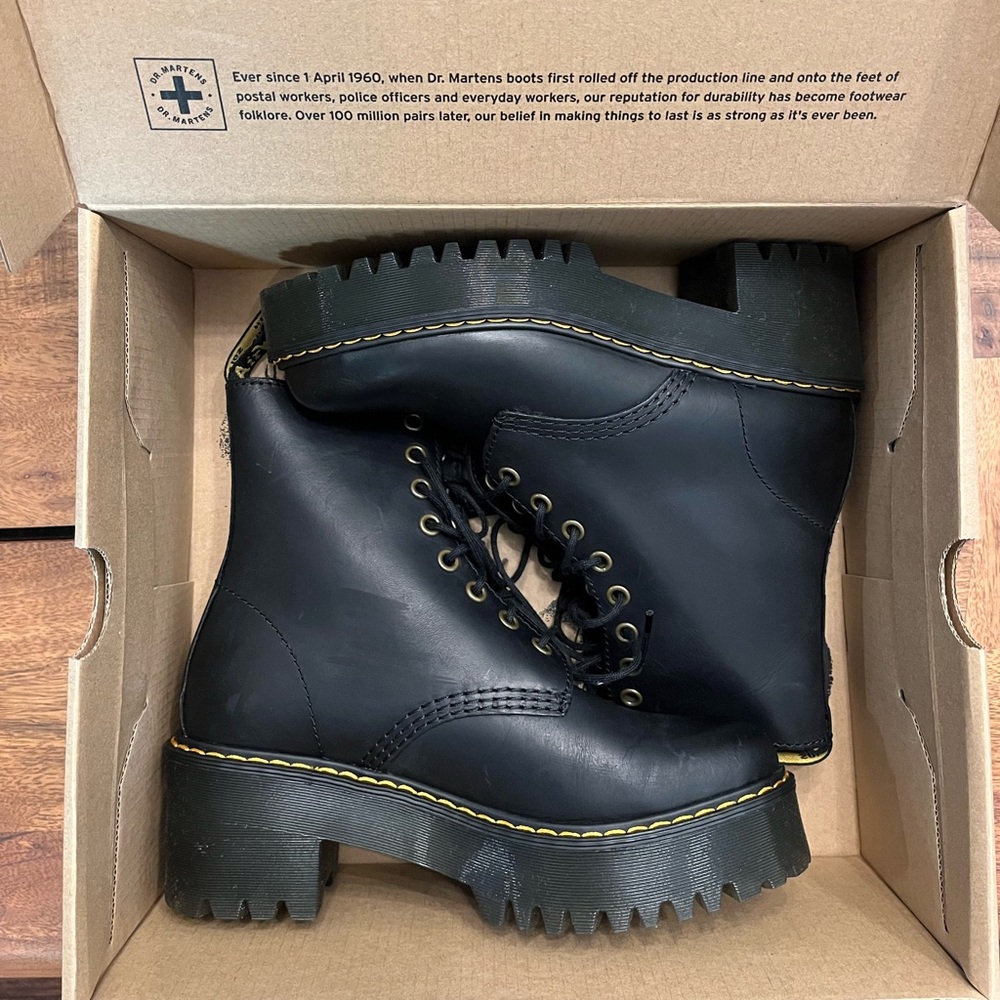 DR. MARTENS SHRIVER HI WOMEN'S WYOMING LEATHER HEELED BOOTS